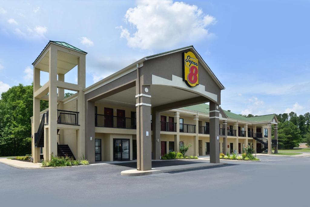 Super 8 By Wyndham Petersburg Motel Exterior photo